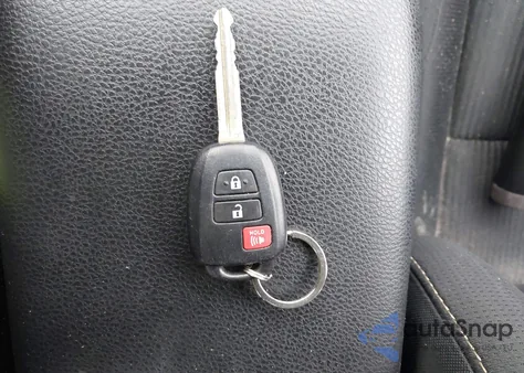 2015 Toyota Rav4 Xle z USA, uszkodzony, nr VIN 2T3RFREV0FW248199